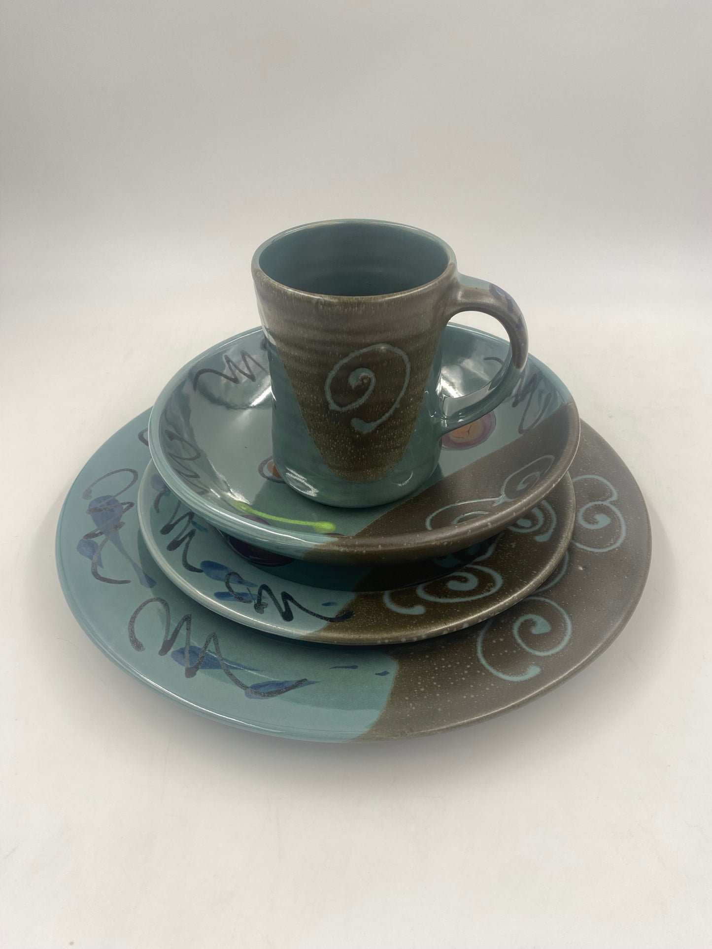 Green Poppy Dinner Plate - Lasser Ceramics