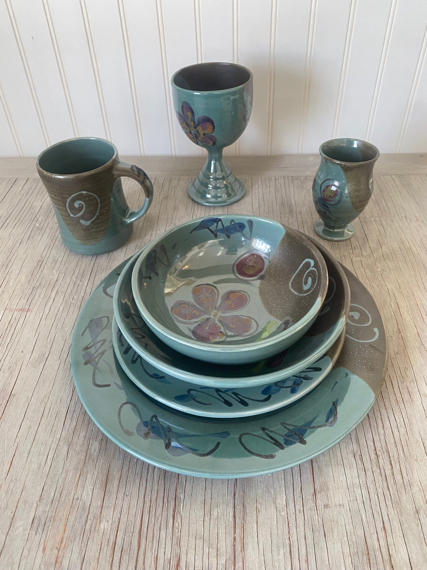 Green Poppy Dinner Plate - Lasser Ceramics