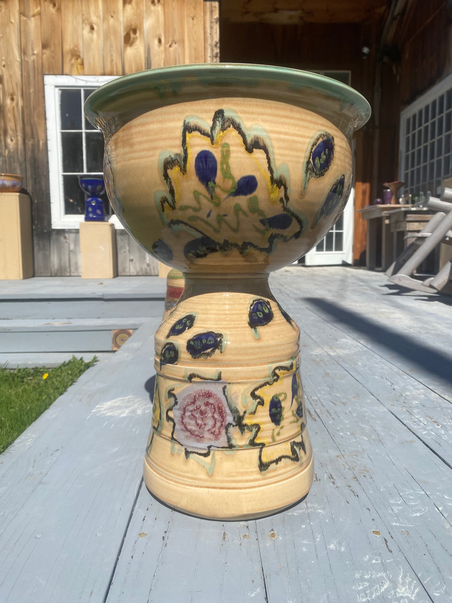 Vermont Rose Pedestal Planter