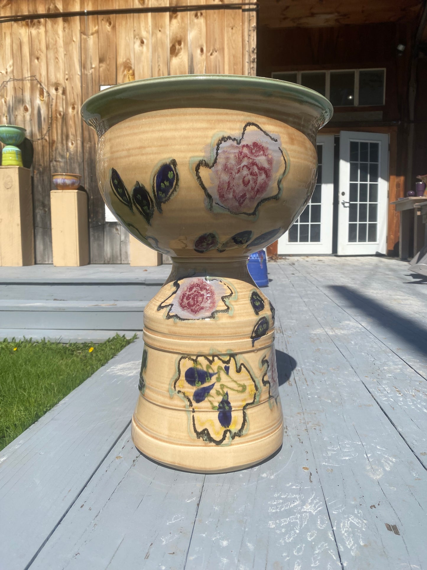 Vermont Rose Pedestal Planter