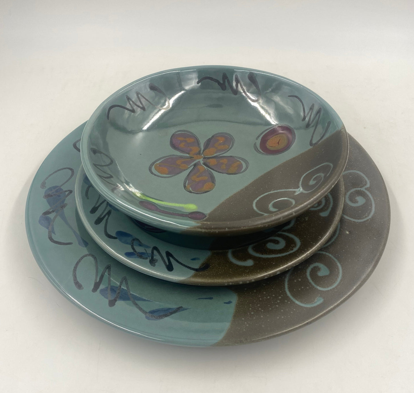 Green Poppy Dinner Bowl - Lasser Ceramics