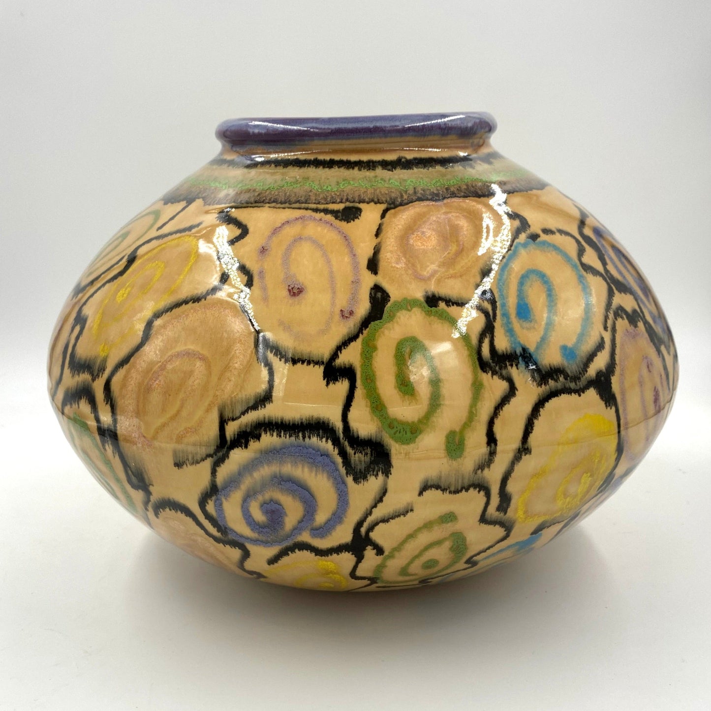 Detroiter Globe Vase